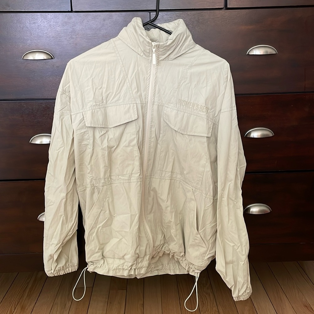 Hold Windbreaker in Sand from “Women’s Best”